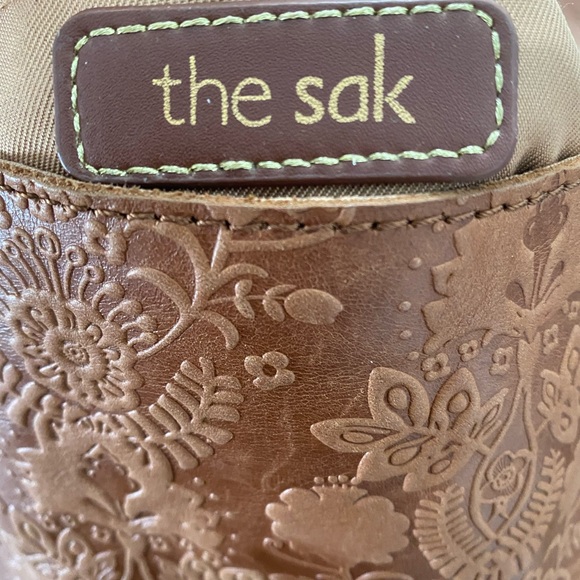 The Sak Women’s Silverlake Leather Tobacco Floral Embossed Crossbody Bag - Picture 8 of 9